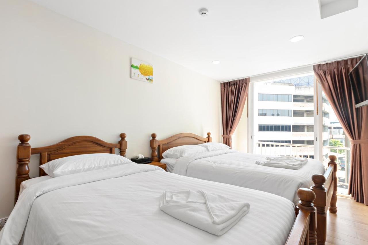 Royale 8 Ville Guest House Bangkok Bagian luar foto